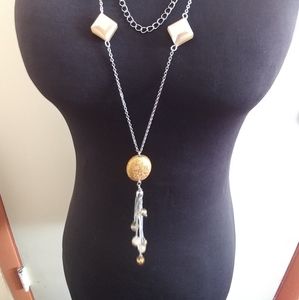 2 individual necklace's